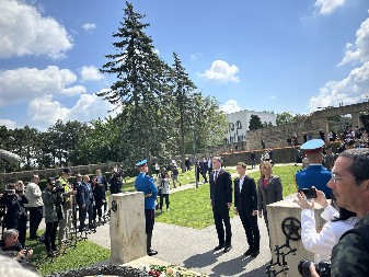 NA SPOMEN GROBLJU OSLOBIDILACA BEOGRADA OBELEŽENO 80 GODINA OD POBEDE NAD FAŠIZMOM