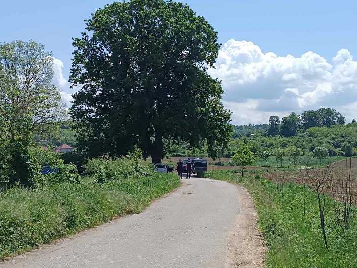 IZBO NASMRT BIVŠU ŽENU U KOLIMA, ODVEZAO SE, PA POKUŠAO DA SE UBIJE Određeno zadržavanje osumnjičenom za ubistvo Kragujevcu