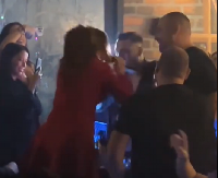 DARKO LAZIĆ NE MOŽE DA OBUZDA SUZE U KAFANI! Zbog ovoga se slomio, pevač van sebe (VIDEO)