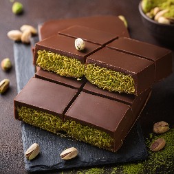 DUBAI ČOKOLADA Viralni desert sa pistaćima pomera granice dobrog ukusa