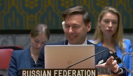 SKANDAL U UN: Ruski zvaničnik se smejao dok se pričalo o smrti dece u Ukrajini (VIDEO)