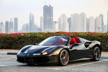 RAJ ZA LJUBITELJE SUPERAUTOMOBILA U Dubaiju prodaju automobile vredne milijarde dolara(VIDEO)