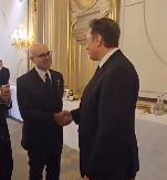 PREMIJER VUČEVIĆ I ILON MASK SE SRELI NA SVEČANOSTI U PARIZU Srdačan razgovor u Jelisejskoj palati (FOTO)