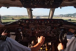 LEŠINAR ULETEO U KOKPIT AVIONA Putnici su jedva preživeli, a kamera je zabeležila sve (VIDEO)