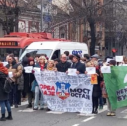 SVE STUDENT DO STUDENTA, A KOSE IM SEDE Pogledajte ko blokira ulice na "studentskim protestima" (FOTO)