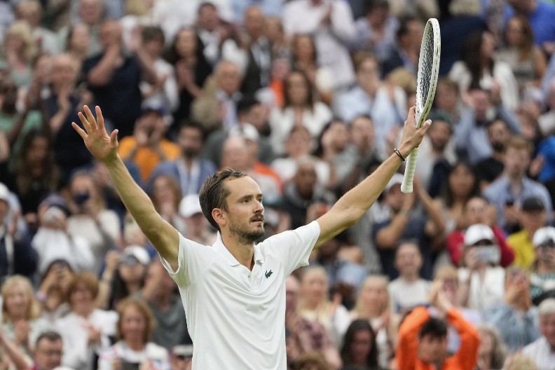 NOVAK OVO NIKADA NE BI REKAO Medvedev šokirao ceo sve pričom o parama