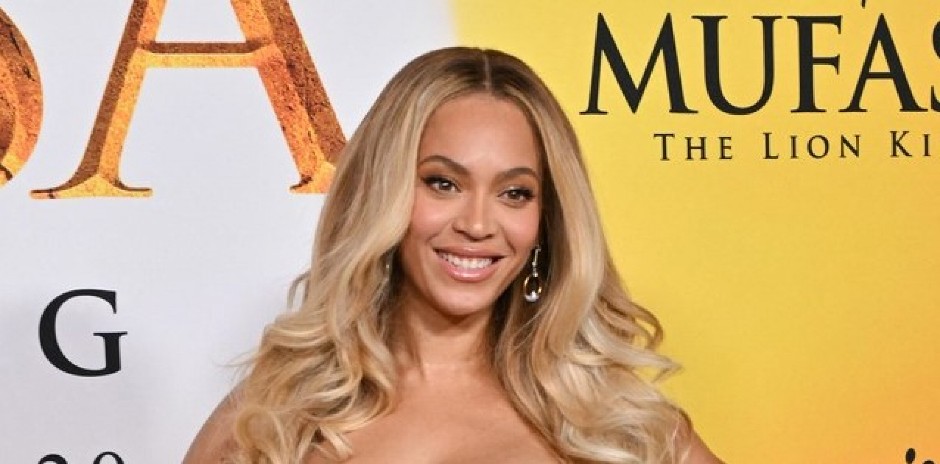 ,,MOJA PRELEPA DEVOJČICA" Bijonse i ćerka zablistale u zlatnim haljinama na premijeri, sve je prštalo od luksuza