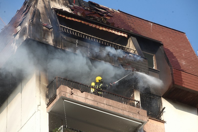 EKSPLODIRAO BOJLER U ZEMUNU, PA IZAZVAO POŽAR U STANU! Policija istražuje uzrok incidenta