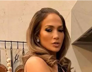 DŽENIFER LOPEZ U HALJINI DO PUPKA DOHVATILA SE KUTLAČE  "Samo ona može da kuva u toaleti za Oskara"