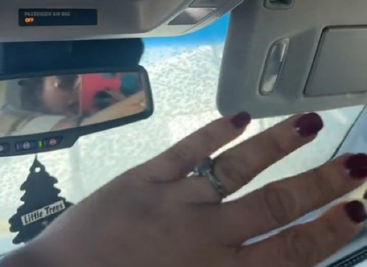 BEZ GREBANJA I SMRZAVANJA Genijalan trik za odmrzavanje šoferšajbne, a da ne izlazite iz kola