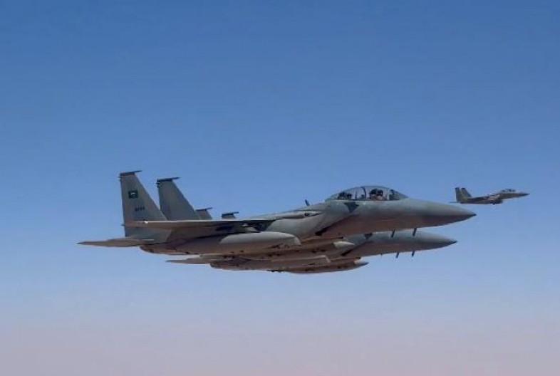 "VIDIMO SE USKORO NA  ZEMLJI" Trampov avion okružilo pet lovaca, objavljen snimak iz vazduha (VIDEO)