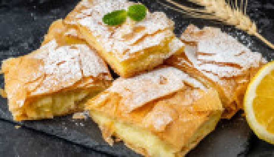 BUGACA Grčki slatki burek sa vanila kremom za savršeno jutro, rapsodija ukusa u svakom zalogaju