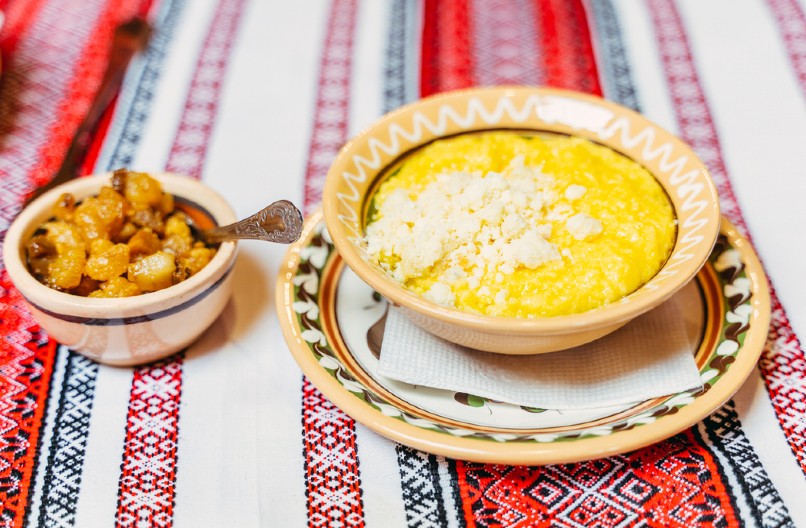 KAD PRAVITE KAČAMAK, U VODU STAVITE 1 SASTOJAK Tako neće imati grudvice, a ukus će biti božanstven!