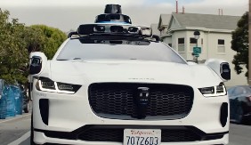 ZOVU GA „UBICA TESLE“ Vozilo koje pravi milion odluka u sekundi i 40 miliona kilometara bez vozača (FOTO)