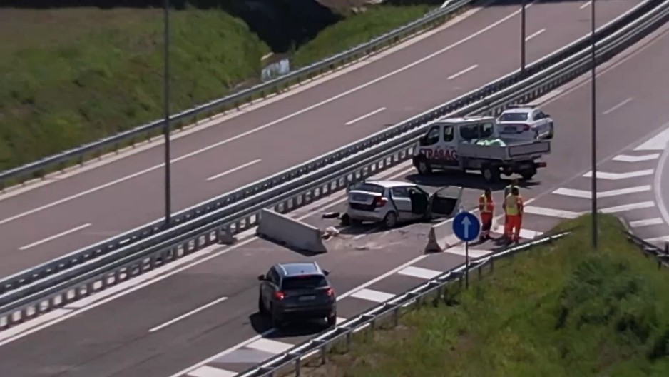 TRI OSOBE POVREĐENE U TEŠKOM UDESU NA "MILOŠU VELIKOM" Očevidac otkrio šta se desilo (FOTO)