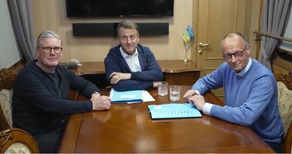 ZAŠTO BERLIN ĆUTI? Zaharova o sumnjivom snimku Makrona i Merca