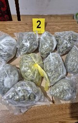 UHAPŠEN MLADIĆ (19) IZ BEOGRADA SA GOMILOM DROGE U stanu na Voždovcu policija pronašla narko-market (FOTO)