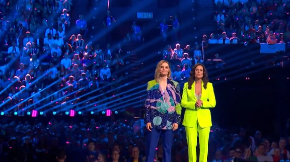 VODITELJKA EVROVIZIJE BILA U KANDŽAMA SEKTE Od slavnog pevača se razvodila sedam godina: "Zapretili su mi da će me ubiti ako..."