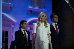 PORODILA SE TIFANI TRAMP Sinu dala pravoslavno ime, prva slika bebe raznežila svet (FOTO)