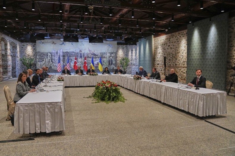 RUSI I UKRAJINCI OČI U OČI!  Počeli pregovori u Istanbulu: "Odmah su nam postavili ultimatum"