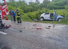 TEŠKA NESREĆA NA MAGISTRALNOM PUTU, SUDAR KAMIONA I AUTOMOBILA! Državljanin Srbije sa teškim povredama prevezen u UKC RS