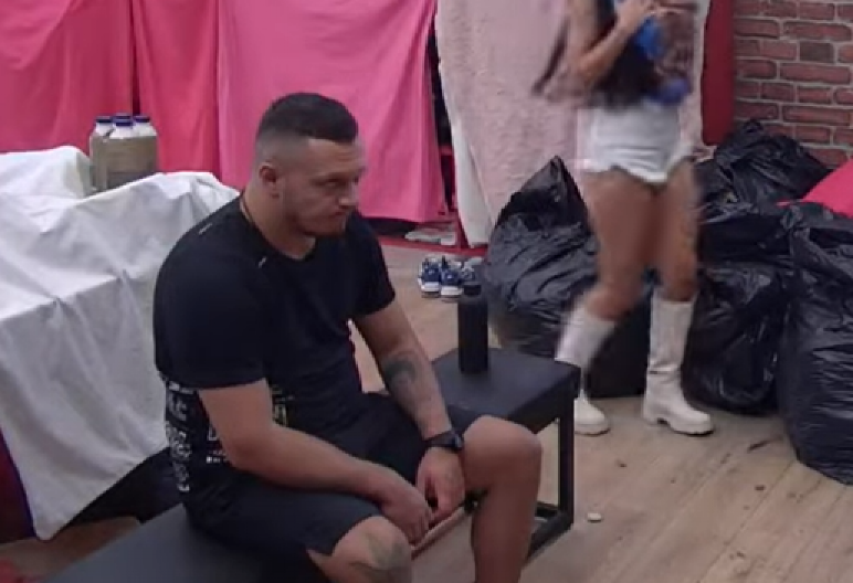 GASTOZ NAPUŠTA ELITU Ona ga dovela do tačke pucanja, nije mogao više da izdrži