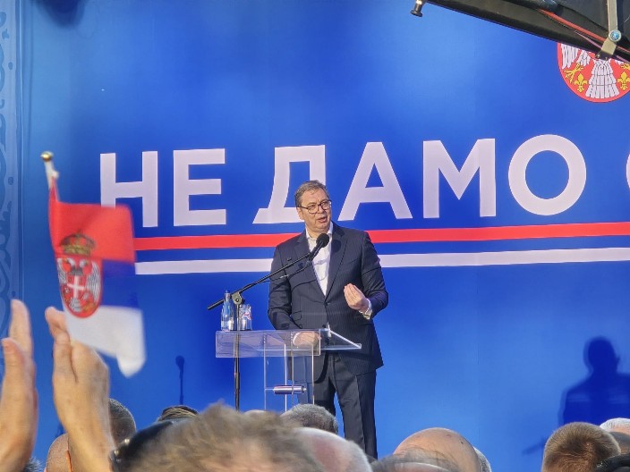 MOŽETE I DA PLIVATE PREKO ATLANTIKA Vučić: Nećete dobiti prebijenog dinara dok ne počnete da radite svoj posao!