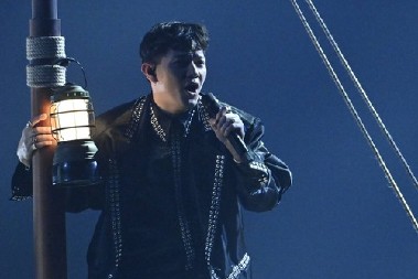 ON JE FAVORIT ZA POBEDU NA EVROVIZIJI Poreklom je sa Filipinama, Srpkinja mu pisala pesmu