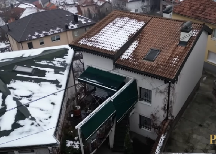 IMA MILIONE, A ŽIVI U SKROMNOJ KUĆI! Niko ne veruje da je ovo dom jednog od najpoznatijih pevača!