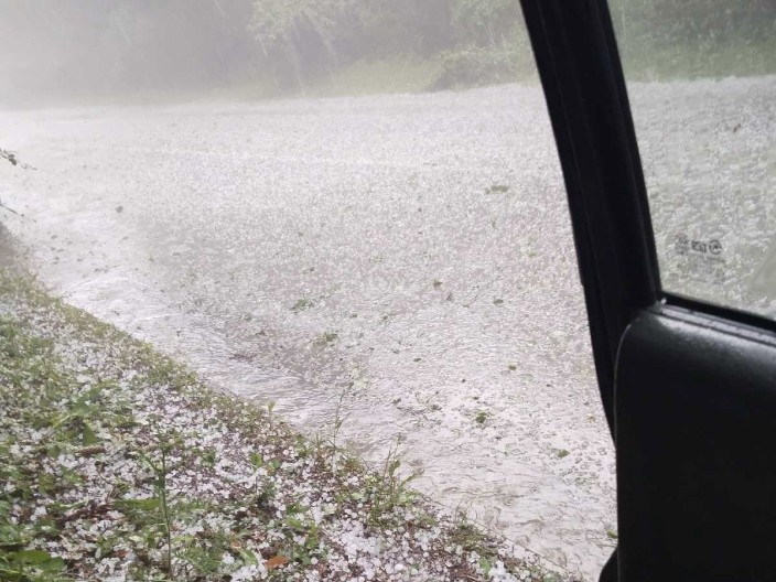 STIŽU PLJUSKOVI, GRAD I OLUJNI VETAR! Novo upozorenje RHMZ-a, UDARIĆE U OVIM DELOVIMA ZEMLJE