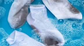 BIĆE KAO SNEG, PLUS SE TABANI NEĆE BRZO PRLJATI Kako da izbelite čarape, a ovako možete oprati i sve druge u boji