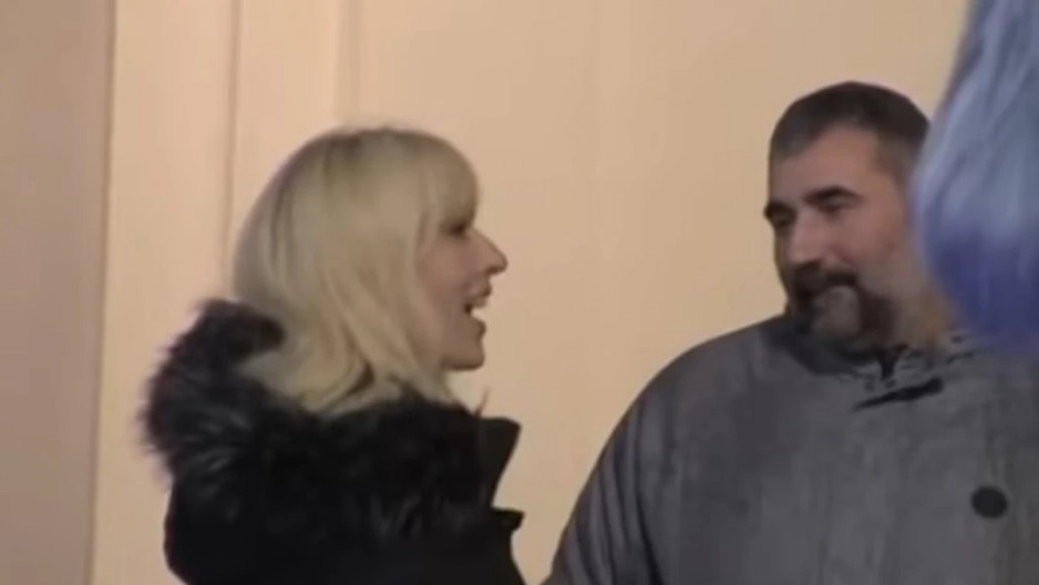 PEVAČICA DOBILA ŠAMAR U PROGRAMU UŽIVO, A ONDA JE NESTALA IZ JAVNOSTI Danas ima 58 godina i malo ko bi je prepoznao na ulici