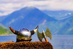 MAČEVI KOJI SU PRESEKLI VEKOVE Gvozdena tišina Vikinga – legenda isklesana u metalu