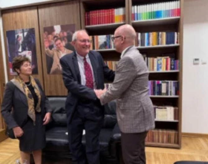 VUČEVIĆ UGOSTIO POSLEDNJEG ŽIVOG LOVCA NA NACISTE DR EFRAIMA ZUROFA: "Srpska napredna stranka nikada neće dozvoliti da se zločini zaborave"