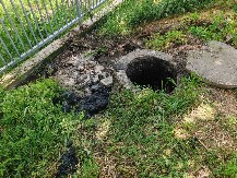 SLUČAJNO ILI NAMERNO? Radnici JKP-a ušli u šaht i imali šta da vide, evo zašto se izlila kanalizacija u Mladenovcu!