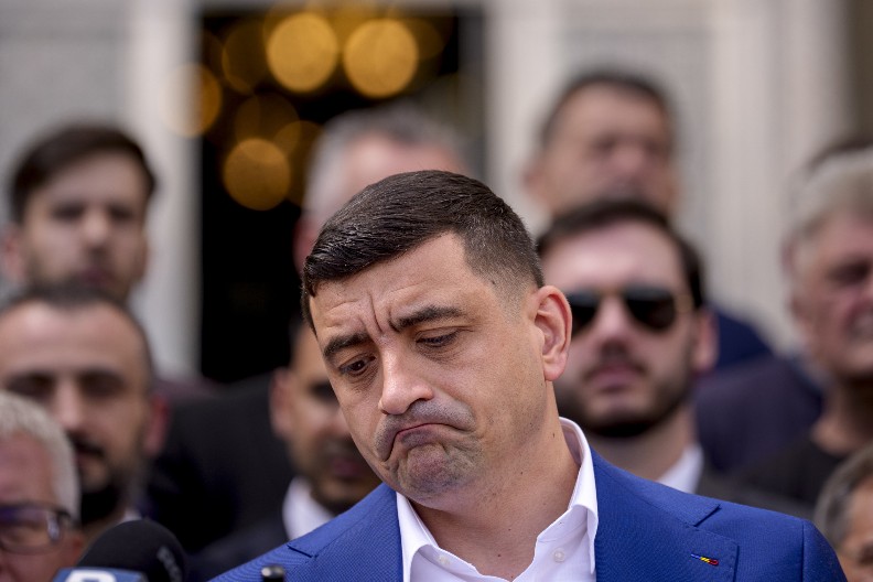 "DRŽAVNI UDAR U RUMUNIJI" Simion van sebe od besa, najavio borbu i obratio se pristalicama