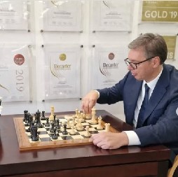 ZAVRŠNI ČIN VELIKE PARTIJE ŠAHA: Vučićev tihi mat, studenti razbili opoziciju u paramparčad!