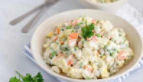 RECEPT ZA RUSKU SALATU KOJA OBARA S NOGU Biće kremasta i slasna, ovakvu do sada niste jeli