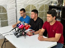 STUDENTI KOJI HOĆE DA UČE: Ovde ostajemo dok i poslednji fakultet u Srbiji ne krene sa radom, ovo su poslednji trzaji samo onih kojima odgovara blokada institucija!(VIDEO)