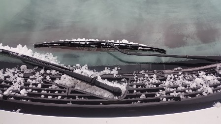 GRAD I PROVALA OBLAKA U PANČEVU Snažna oluja tutnji Srbijom, sablasne scene u okolini Beograda! (VIDEO)