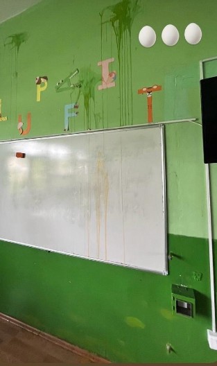 JEZIVO PONAŠANJE OSMAKA Gađali nastavnicu u OŠ "20 oktobar" u Vrbasu! (FOTO)