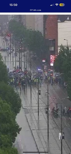 TEROR BLOKADERA FOTELJAŠA SE NASTAVLJA: Šaka jada po najvećem nevremenu blokira Beograd! (FOTO)