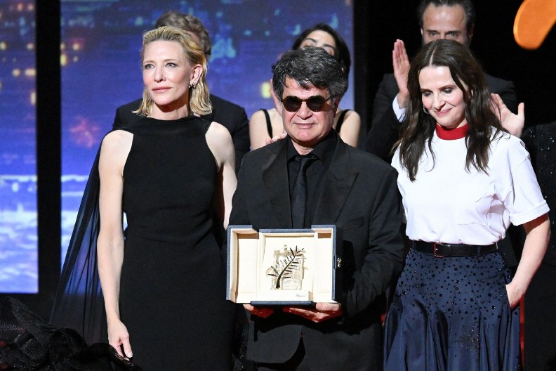 OD TAMNICE DO CRVENOG TEPIHA Šokantna pobeda iranskog reditelja u Kanu! Zlatna palma za film „To je bila samo nesreća“