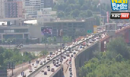 POTPUNI KOLAPS U BEOGRADU, CEO GRAD STOJI Lančani sudar blokirao Novi Beograd, saobraćaj zagušen do Konjarnika