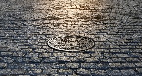 U OVOM GRADU ŠAHTOVI POSKAKUJU NA METAR OD ZEMLJE I LEBDE U VAZDUHU Stanovnici isprepadani - veruju da je to zloslutan znak