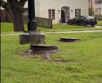 “NEŠTO SE SPREMA!” Poklopci šahtova se sami podižu, mračan snimak iz Amerike postao viralan (VIDEO)