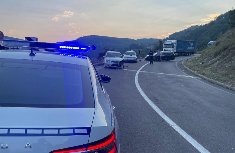 SUDARILI SE KOMBI I AUTOMOBIL, HITNA POMOĆ SPASAVA POVREĐENE Udes kod Zlatibora