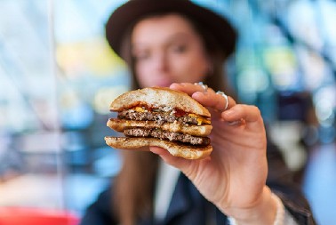 KAKO DA ZNATE DA LI STE PRETERALI SA BRZOM HRANOM  Evo koji parametri u krvnoj slici rastu