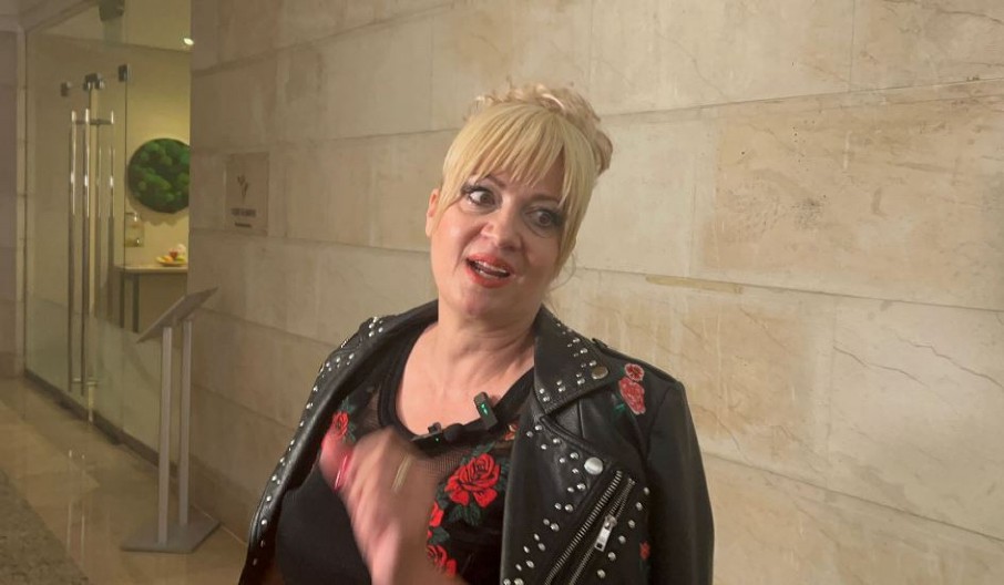 PEVANJE ZAMENILA DIREKTORSKOM FOTELJOM  Pevačica nestala sa javne scene, a onda se gorko pokajala