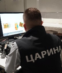 SPEKTAKULARNO OTKRIĆE CARINIKA! Pogledajte šta je sve pronađeno kod putnika na aerodromu (FOTO)